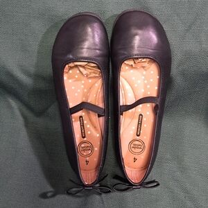Girls memory foam, ballet dress shoes! Sz.4